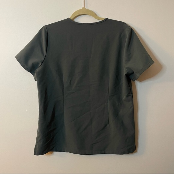 FIGS Scrub Top Green Medium - Picture 2 of 4